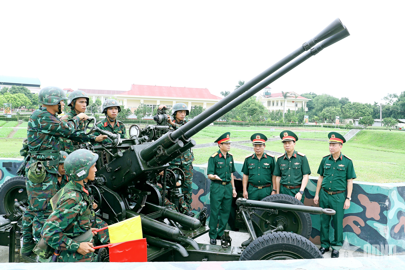 Bộ Quốc phòng kiểm tra công tác sẵn sàng chiến đấu tại Lữ đoàn Phòng không 214 (Quân khu 3)